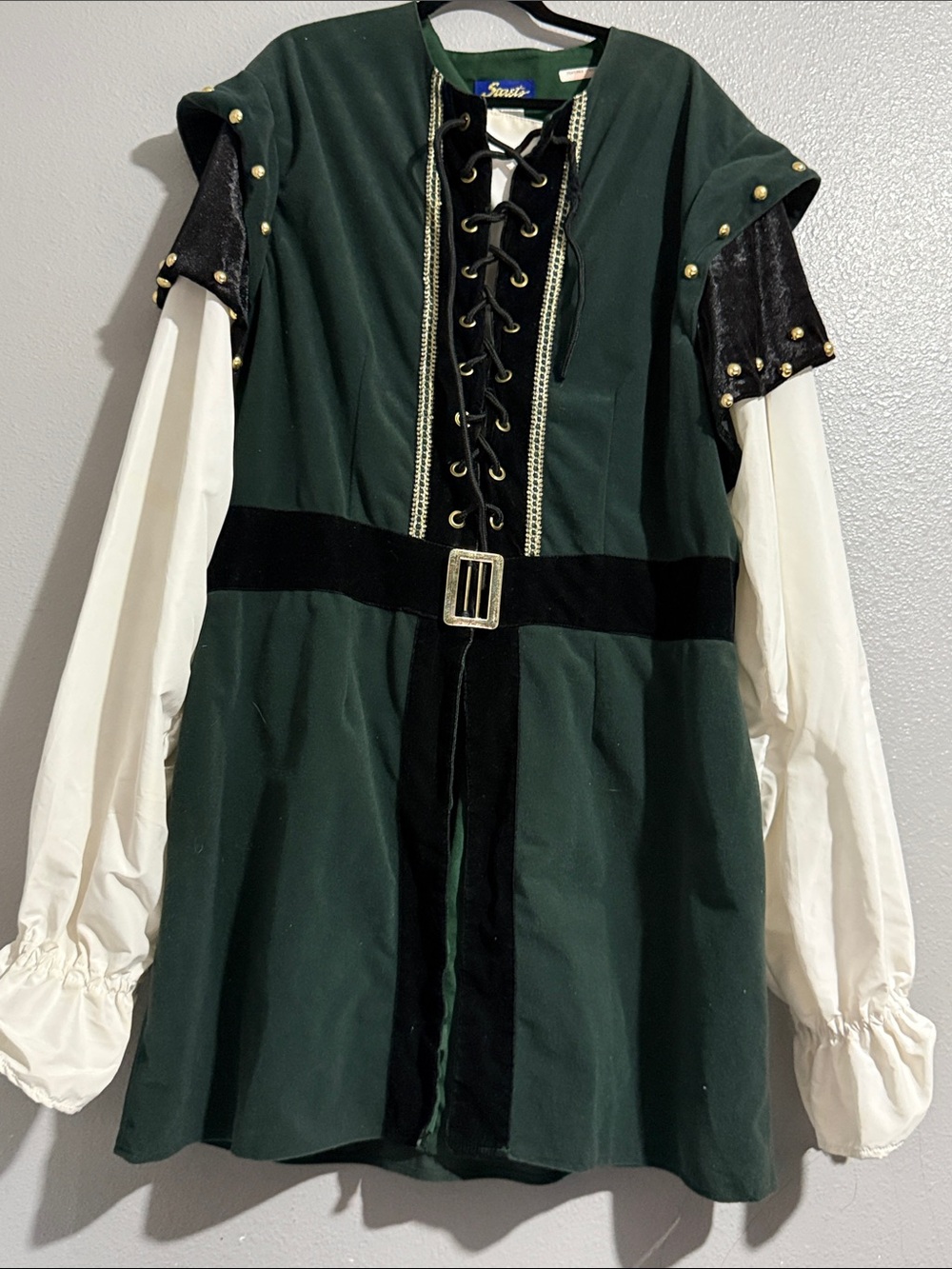 Secrets costume men renaissance Dark Green with gold and white sleeves top